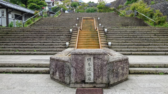 【群馬県】伊香保温泉｜食べ歩き・グルメを楽しめる石段街